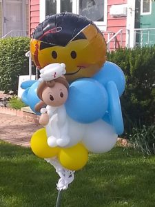 Graduation balloon delivery with a balloon nurse and a balloon foil graduation yellow smiley face on top of blue, white, and yellow balloons