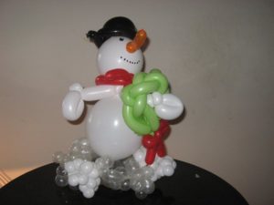 Snowman balloon with a twisted Christmas balloon wreath for a table decoration