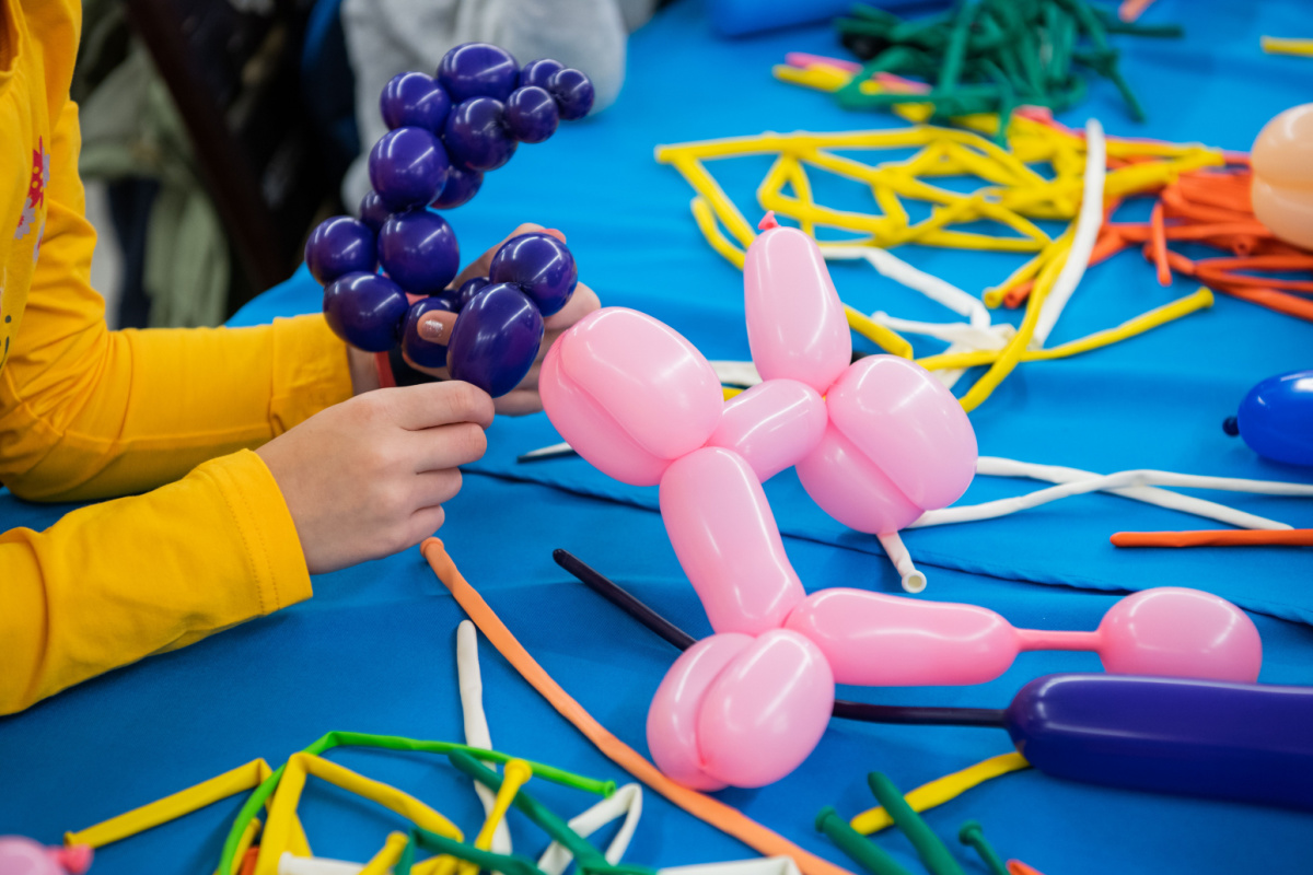Unlocking Creativity: 4 Benefits of Teaching Children Balloon Twisting