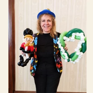 Christmas balloon nutcracker and wreath created by a Long Island balloon twister from Daisy’s Art and Magic.